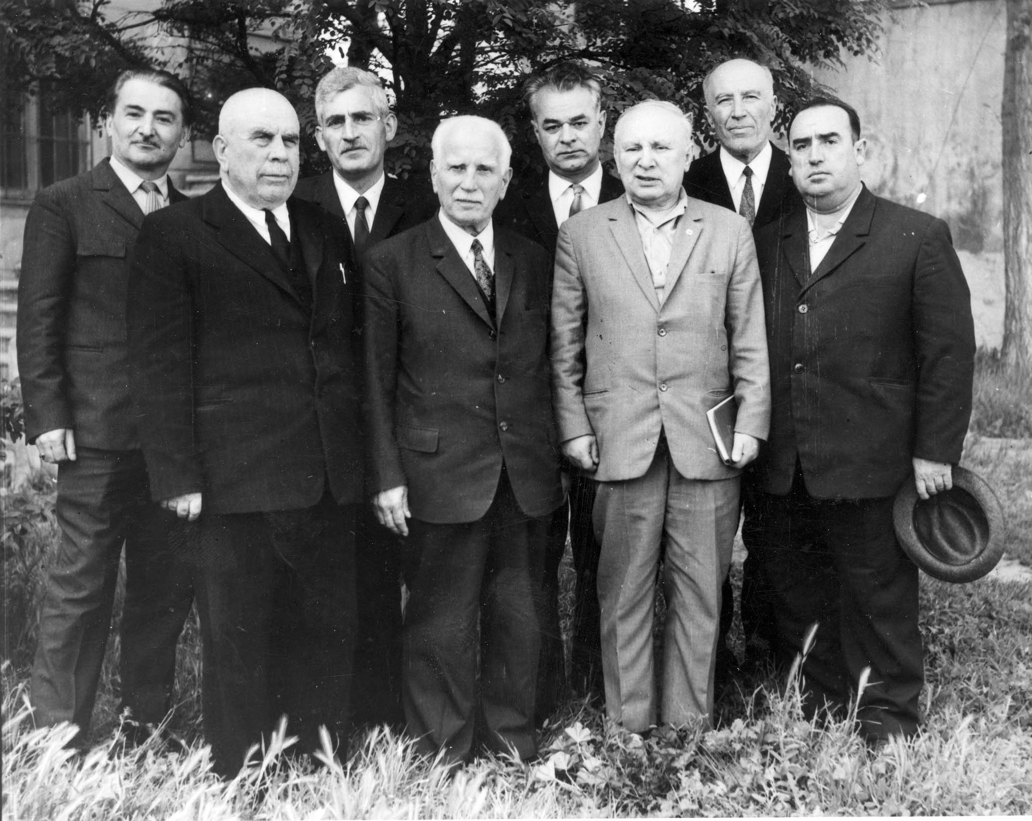 Май 1970 г., координационное совещание кавказоведов. Слева направо: С.М.Хайдаков, М.-С. Дж.Саидов, Т.Е.Гудава, А.С.Чикобава, А.А.Магометов, Е.А.Бокарев, Г.Б. Муркелинский, Р.И.Гайдаров