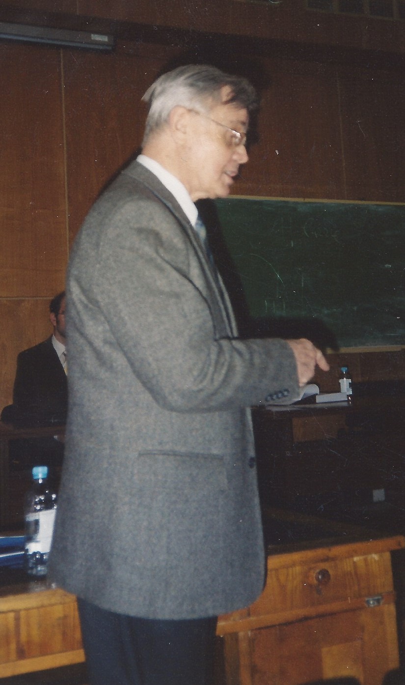 Ю.С. Степанов на конференции в ИРЯ РАН, 2008 г.