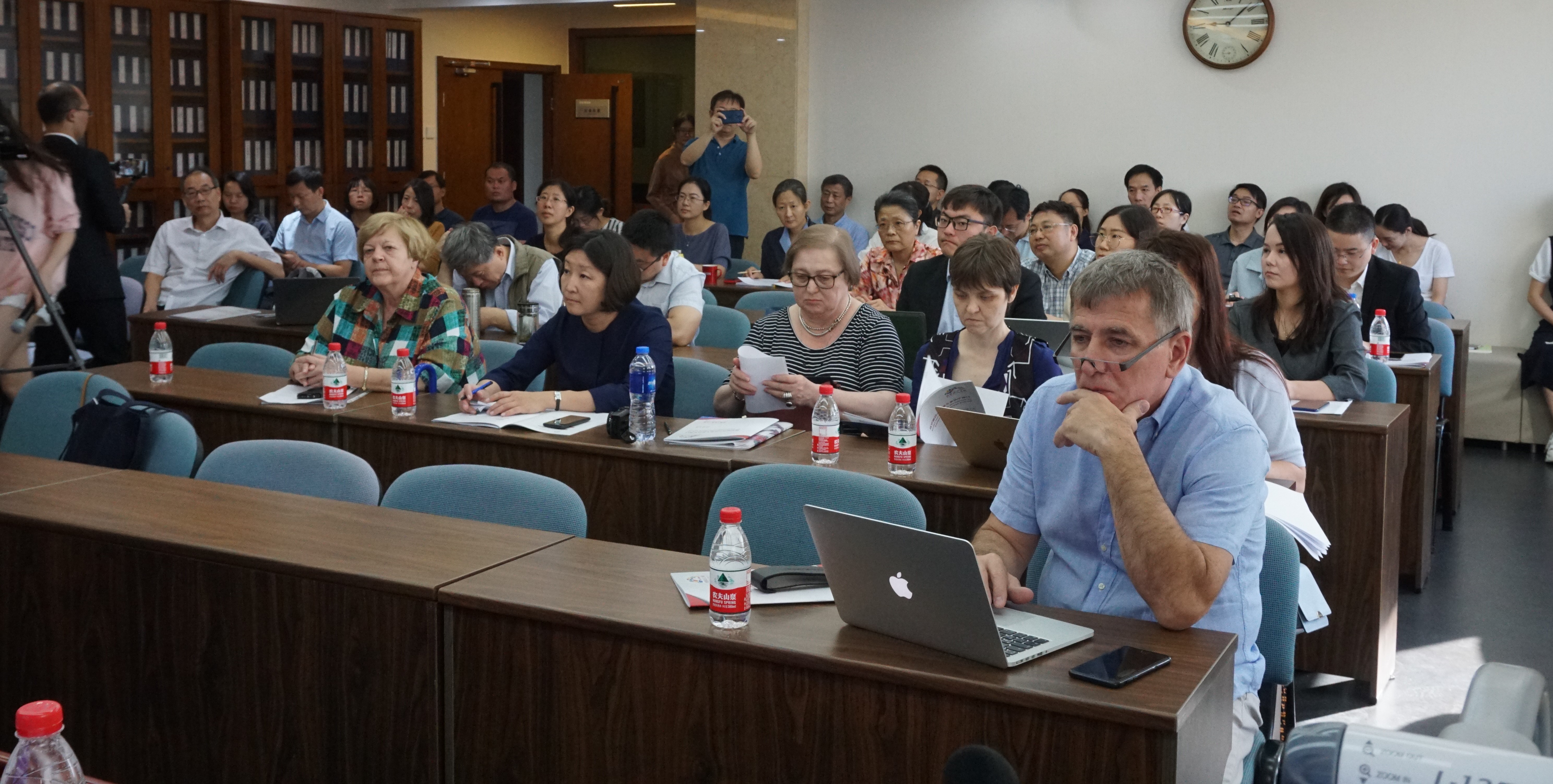 Визит делегации в Институт языкознания Китайской академии общественных наук