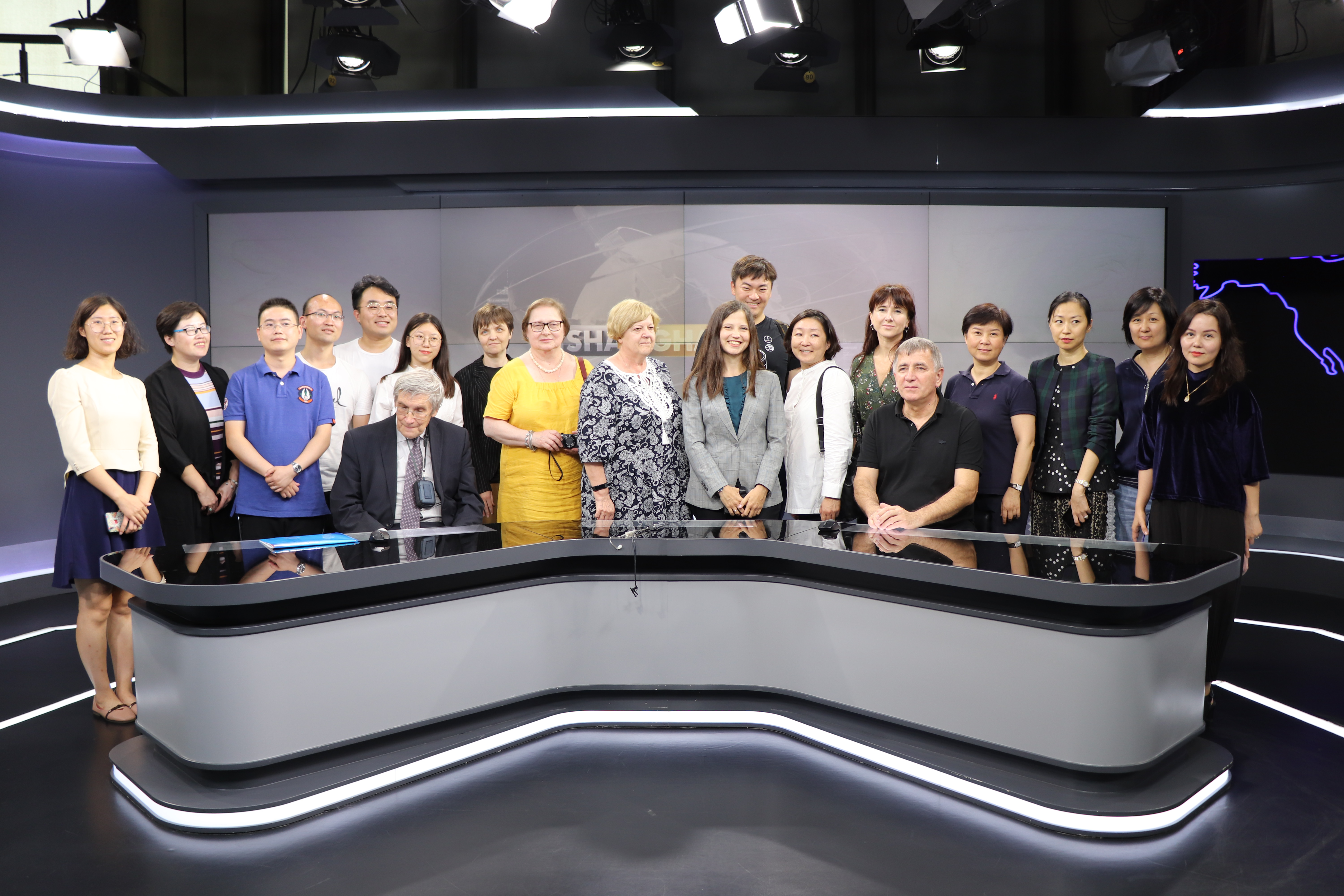 визит в студию шанхайской мультимедийной корпорации Shanghai Media Group